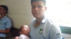 Un papá primerizo se hace viral por no dejar sus estudios y asistir a clases con todo y su hija