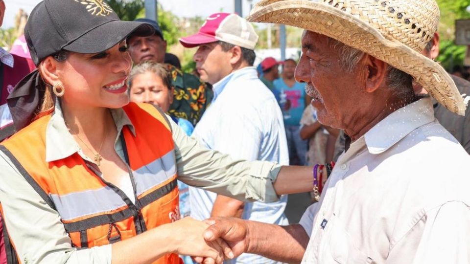 Entrega insumos de limpieza, agua y apoyo alimentario, además de acercar brigadas de salud