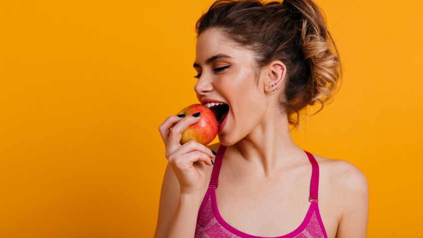 Beneficios de comer una manzana en ayunas: te sorprenderán lo que aporta a tu cuerpo