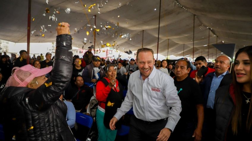 Santiago Taboada recibe el "bastón para servir al pueblo" en la alcaldía Iztapalapa