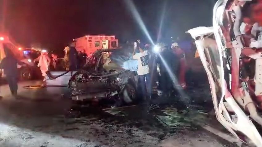 Camión aplasta y destroza camioneta en Hidalgo; el accidente dejó una persona muerta