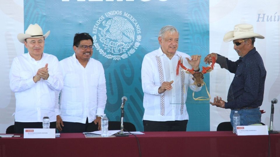 En Huírivis, el primer mandatario encabeza reunión con autoridades tradicionales