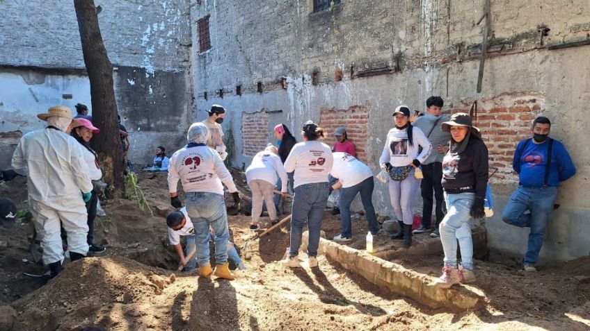 "No están haciendo nada": buscadoras de Jalisco hallan 2 cuerpos en un predio que ya había sido investigado por la FIscalía