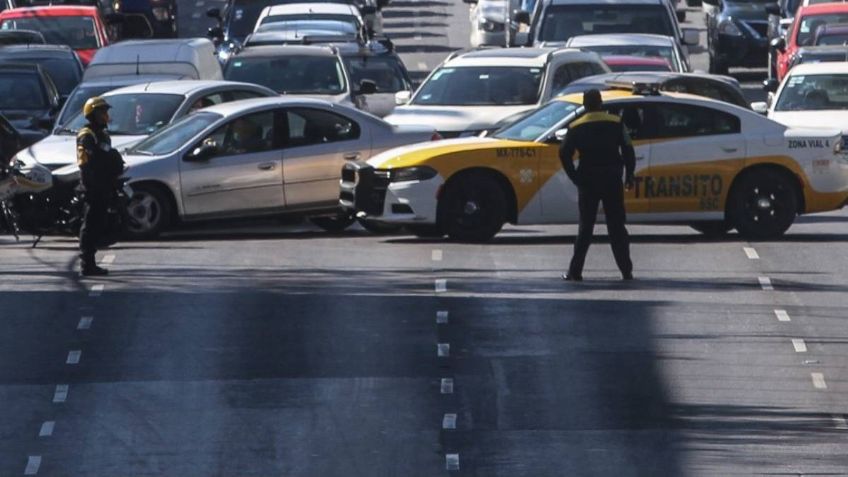 Tráiler impacta varios carros en calzada de Tlalpan, el chofer escapó