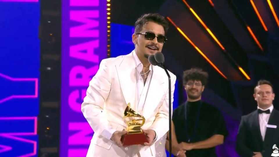 Christian Nodal ganó el Grammy por mejor álbum mexicano/mariachi