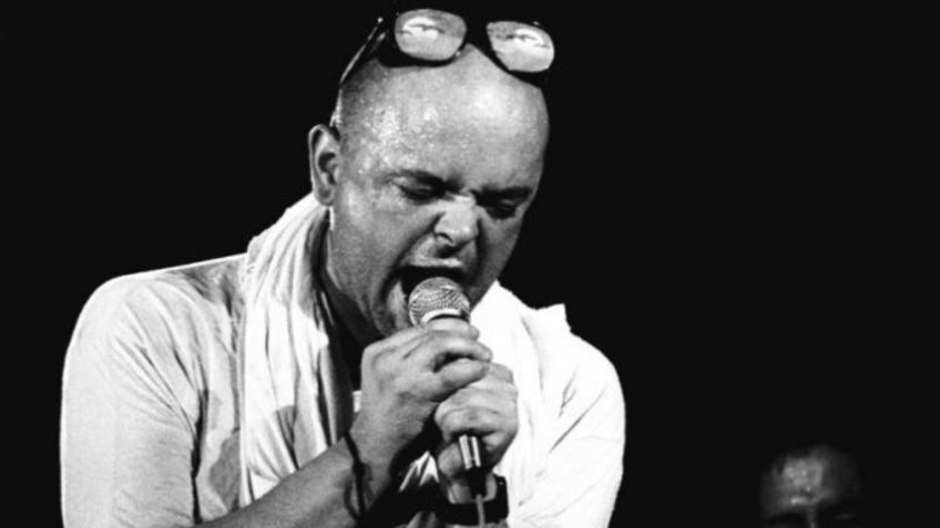 Luca Prodan: el rockero que predijo la caída del Muro de Berlín en una canción