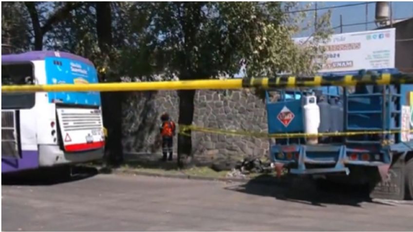 Choque entre camión repartidor de gas y una unidad de transporte público deja un muerto en Xochimilco