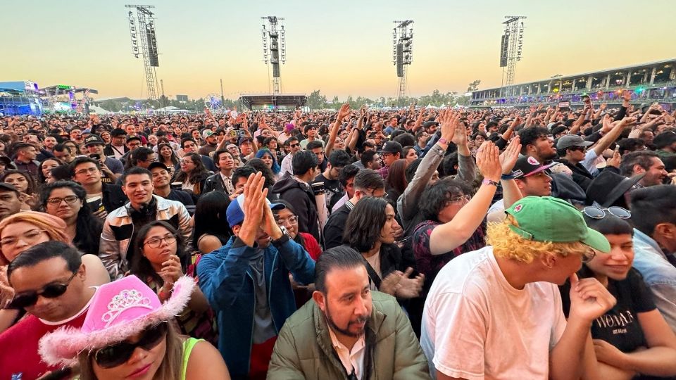 La primera jornada del Corona Capital reunió a 80 mil personas en el Autódromo Hermanos Rodríguez
