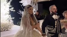 Desde una tina repleta de rosas, así le quitó la liga Vicente Fernández a Mariana González en su boda: VIDEO