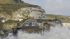 La tormenta Ciarán impacta en Europa con vientos de 200 km/h y deja 7 muertos