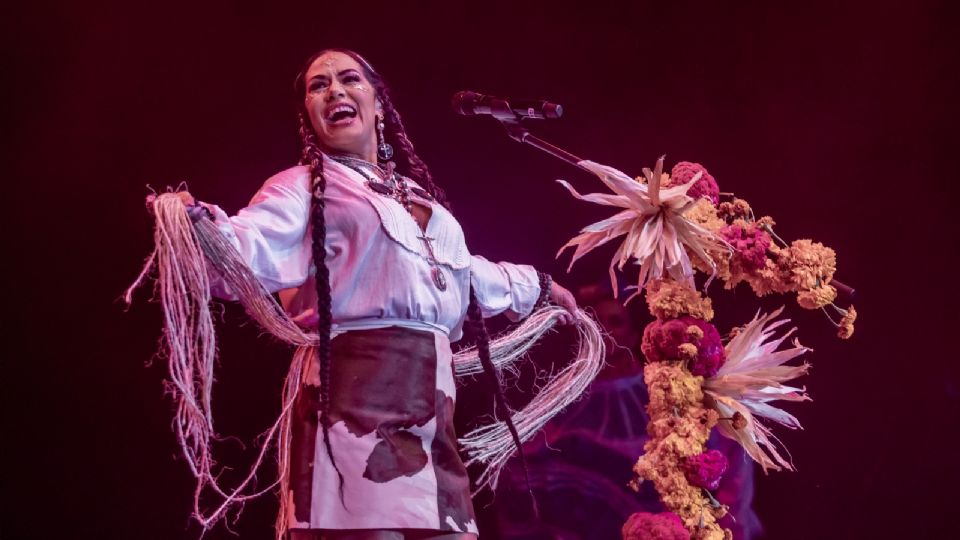 La cantante demostró su presencia en el escenario