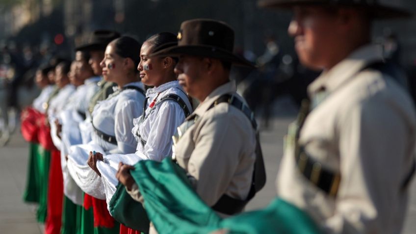 Desfile por el 113 aniversario de la Revolución Mexicana une a capitalinos