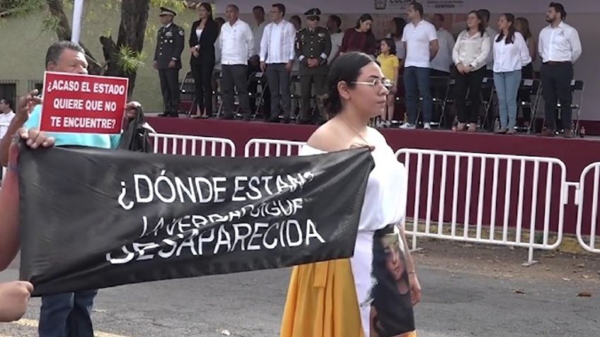 Colima: familiares de personas desaparecidas se manifiestan durante el desfile de la Revolución Mexicana