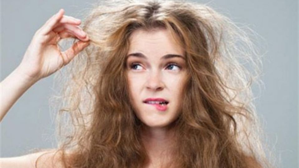 Las mascarillas son muy efectivas para controlar el frizz de tu cabello