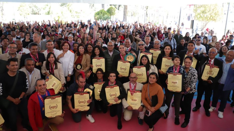 35 deportistas de diversas disciplinas fueron premiados durante la ceremonia