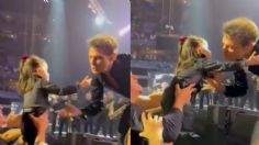 VIDEO: Luis Miguel recibe el beso de una fan en pleno concierto, momento se vuelve viral