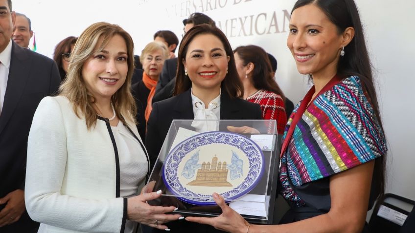 Con desfile y entrega de medalla "Carmen Serdán", Puebla conmemora el 113 aniversario de la Revolución Mexicana