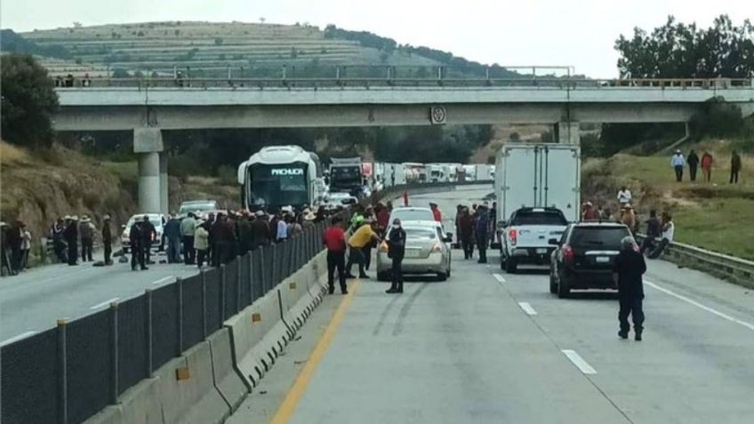 Ejidatarios cierran ambos sentidos del Arco Norte y desquician la autopista México-Puebla, alternativas viales