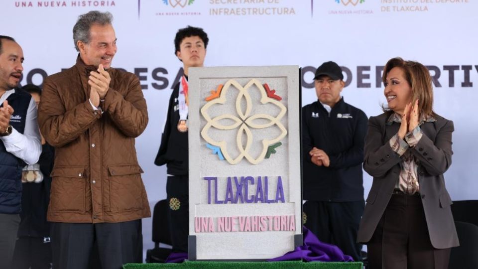 Lorena Cuéllar y Diego Corona colocan la primera piedra del nuevo centro deportivo