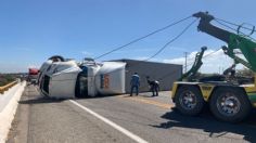 Un tráiler es derribado por los fuertes vientos en el Istmo de Tehuantepec