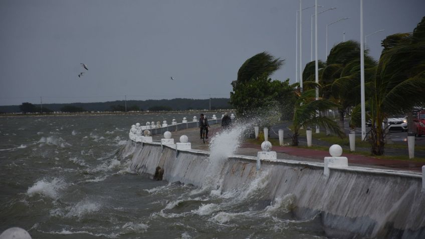 Frente Frío 11: Yucatán cierra puertos a la navegación por oleaje elevado y fuertes rachas de viento