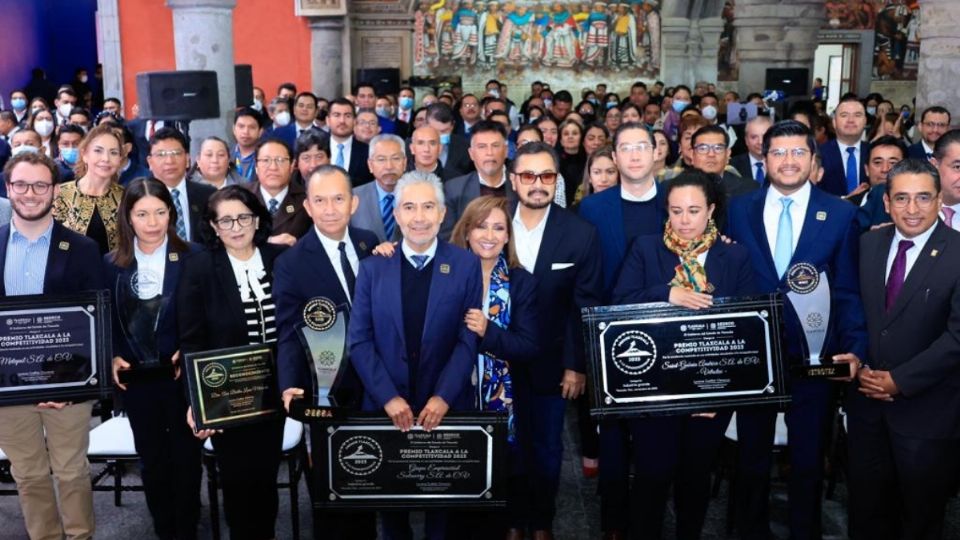 Lorena Cuéllar felicitó a los ganadores