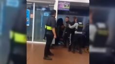 VIDEO | Graban agresión de guardias de seguridad a dos clientes de supermercado