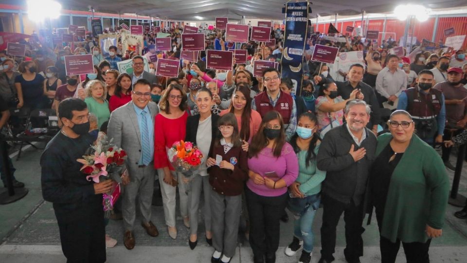 “La Escuela es Nuestra, Mejor Escuela” fue replicado por AMLO. Imagen de archivo.