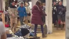 VIDEO: clienta pierde el control y destruye toda una tienda de ropa