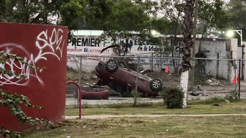 Mueren mamá y su bebé tras salir de boda y volcar su auto en Nuevo León