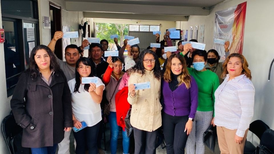 El grupo de mujeres emprendedoras obtuvieron el crédito, para impulsar el negocio de papelería, venta por catálogo y tienda de regalos.