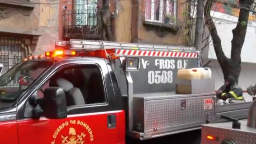 Evacuan edificio en la colonia Roma por un incendio, vecinos sufren crisis nerviosa