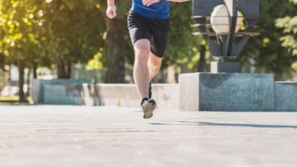 El hombre salió a correr y mató a la persona en sutuación de calle.