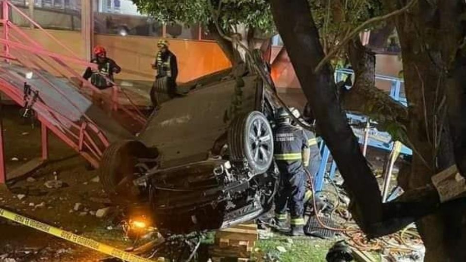 Las autoridades continúan investigando las circunstancias exactas de este accidente en Querétaro