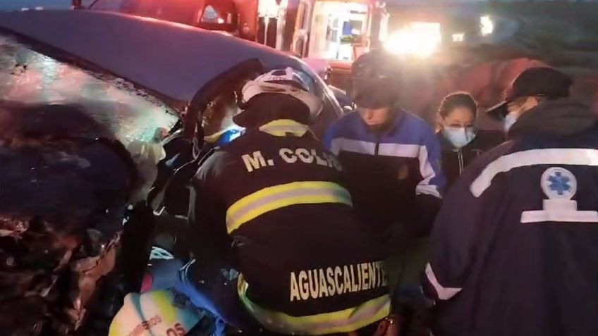 Rescatan a conductor que quedó prensado en accidente