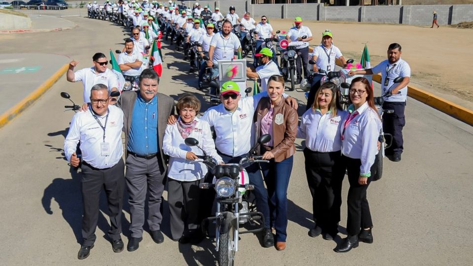 La gobernadora Marina del Pilar Ávila Olmeda, y Rocío Bárcena Molina, directora General del Servicio Postal Mexicano, entregaron 52 de las 82 motocicletas que se distribuyen en la entidad