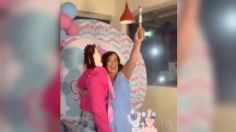 VIDEO: La mujer que se casó con un muñeco de trapo hace una enorme fiesta de revelación de género