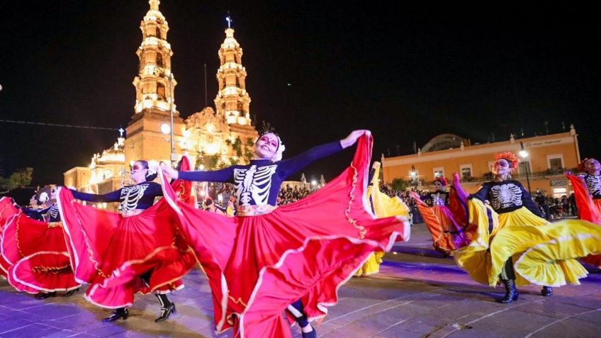 Tere Jiménez encabeza el tradicional Desfile de Calaveras 2023 "Viva la Catrina" en Aguascalientes