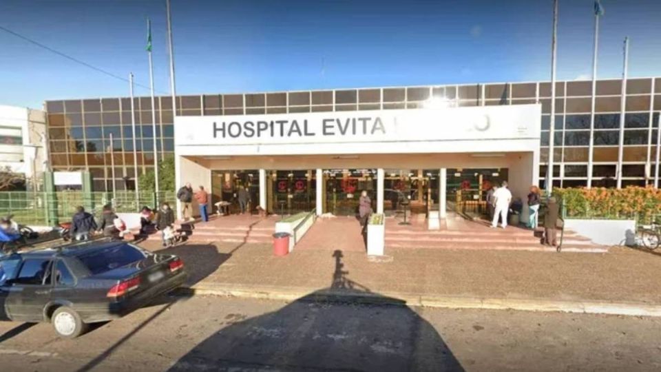 El menor de 13 años quedó internado en un hospital.