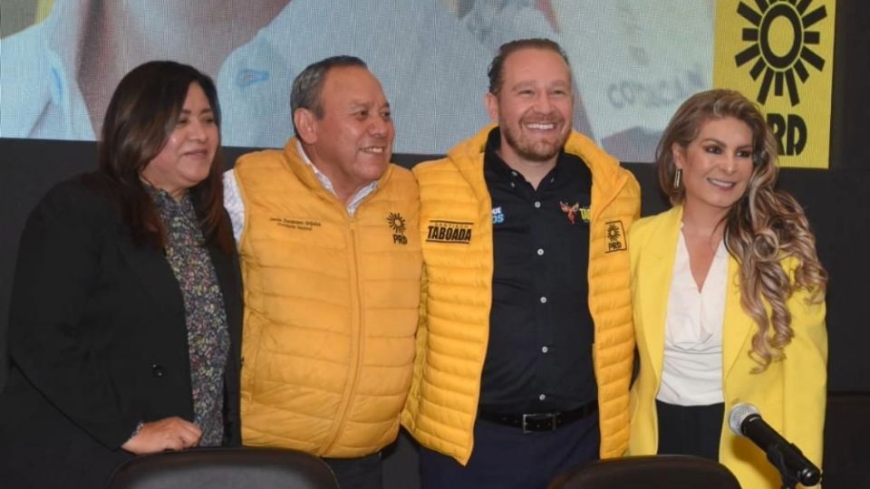 Los presidentes nacional y capitalino del PRD arroparon a Santiago Taboada en un acto con liderazgos del partido.