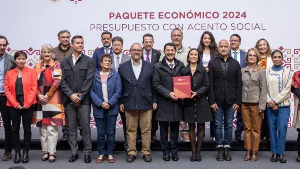 “En el paquete 2024 las prioridades del gasto se concentran en los derechos, en la conclusión de los proyectos y en los compromisos que hice el pasado 6 de octubre'