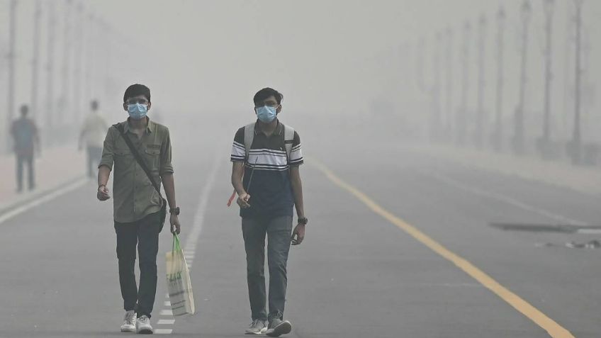 Niebla tóxica en Nueva Delhi asfixia a la India y obliga a cerrar las escuelas