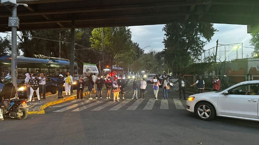 "Fuera Cetram": vecinos de Jardín Balbuena protestan por el paradero de camiones en Velódromo