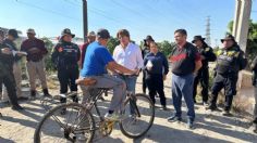 Delfina Gómez visita a los vecinos afectados por la caída del puente peatonal en Chimalhuacán