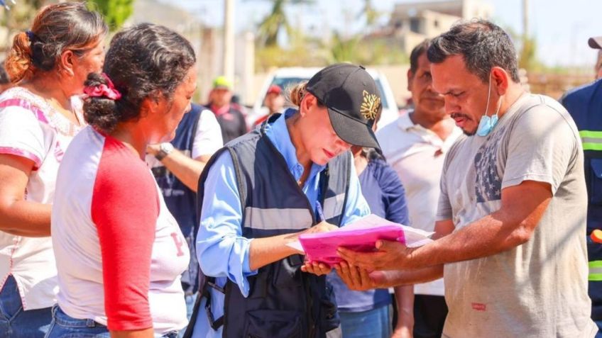 Evelyn Salgado entrega apoyos humanitarios en la colonia ExCampo de Tiro