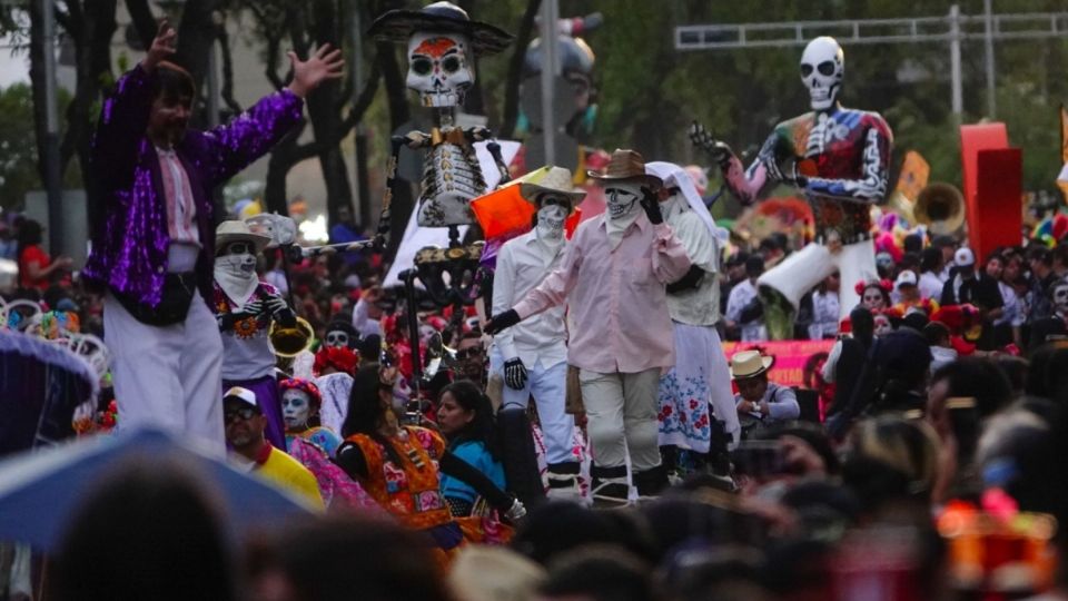 La mujer robó dinero, celulares y otras pertenencias a los asistentes del desfile.