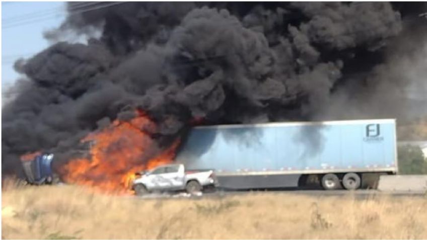 Fuerte accidente en carretera Salvatierra-Celaya provoca incendio de un tráiler, hay afectaciones viales