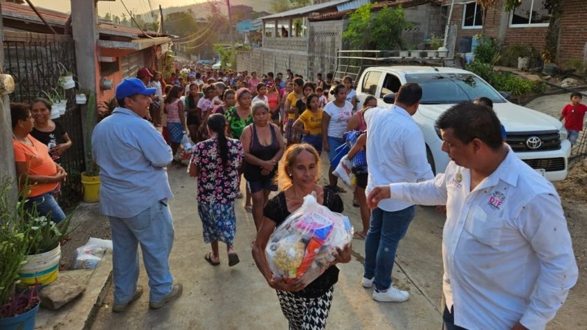 Afectados por huracán "Otis" reciben 10 toneladas en donativos por parte de la población de Cuernavaca