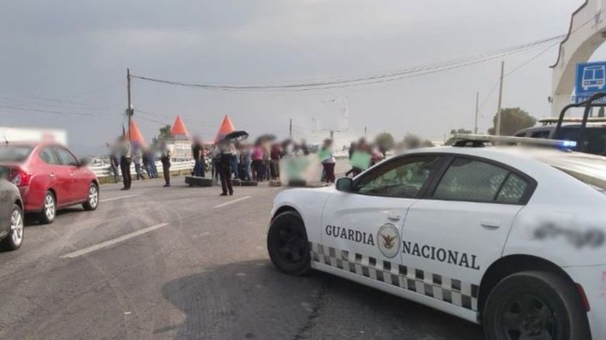 Manifestantes bloquean la México-Pachuca en ambos sentidos y desquician el tráfico en la zona