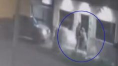 Llega borracho a su casa y asesina a su esposa a balazos frente a su hija: VIDEO